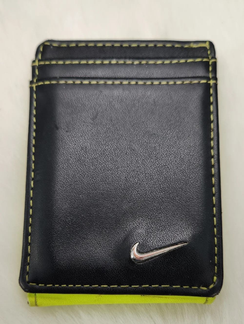 NIKE Bi-Fold Card Holder With Magnetic Close